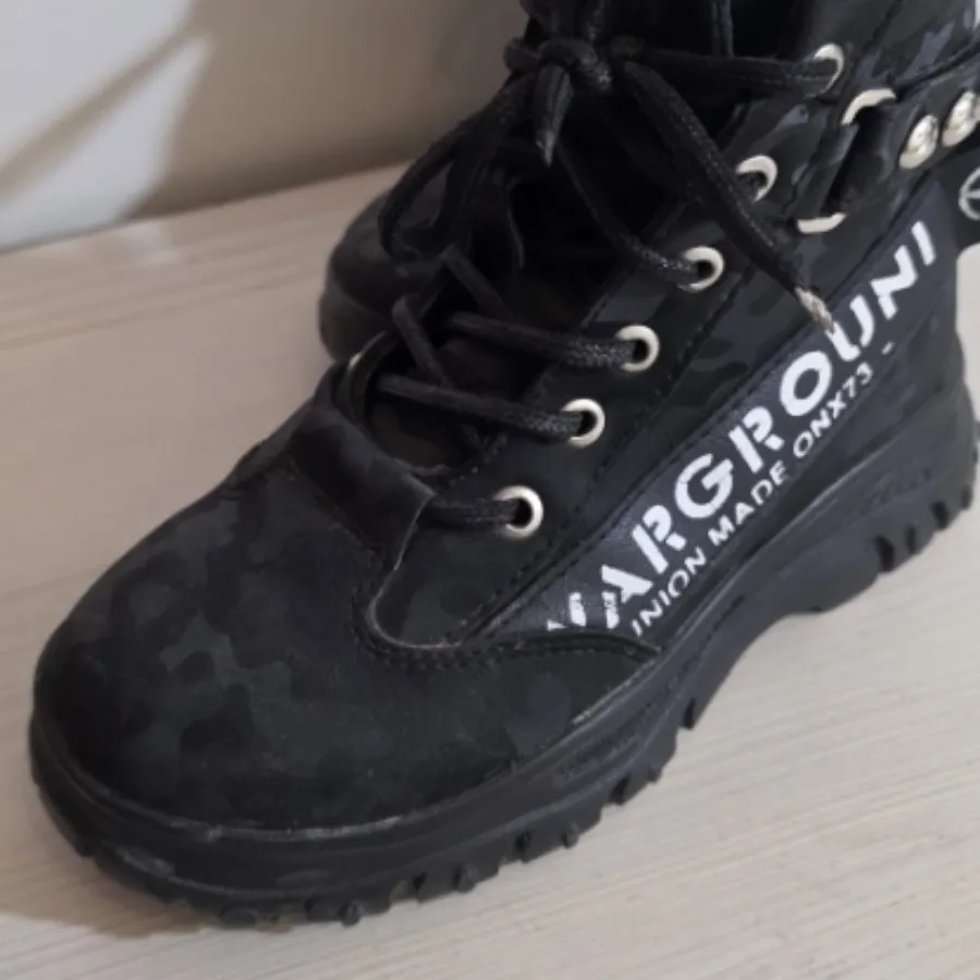 بوت بچه گانه