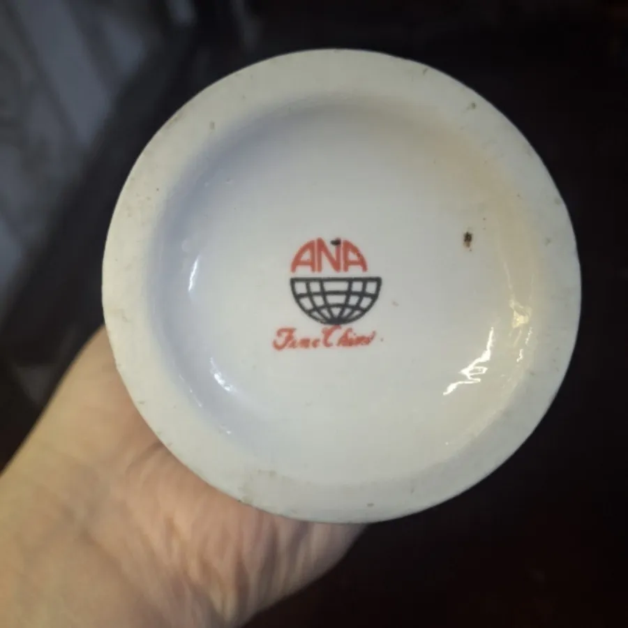 گلدان سرامیکی قدیمی رخ