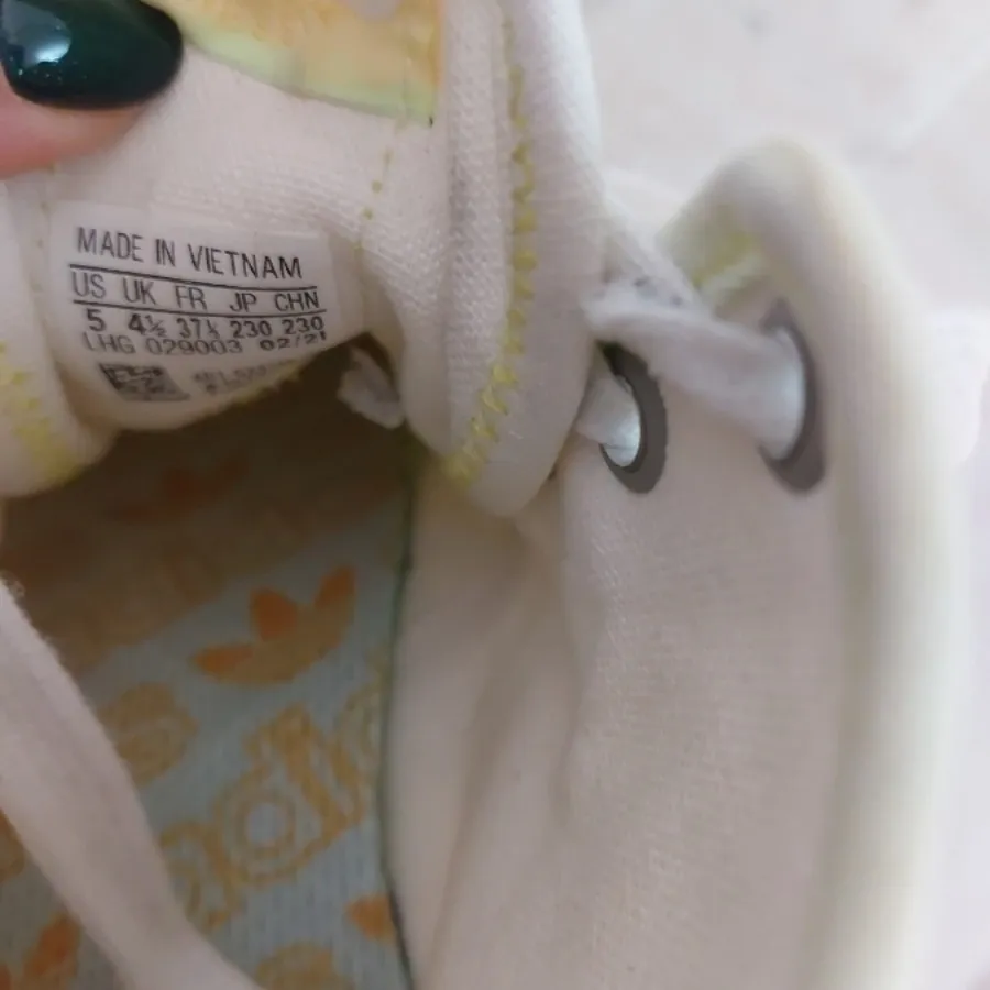 نیم بوت آدیداس