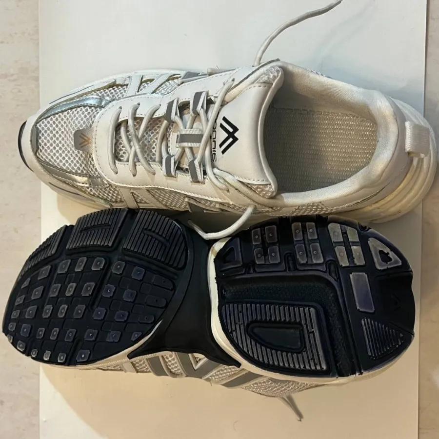 کفش کتونی برند مونایی فشن