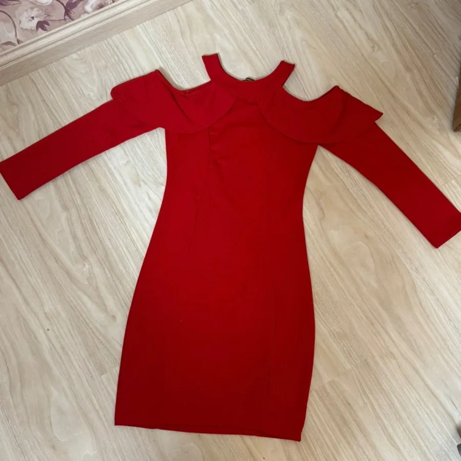 پیراهن قرمز