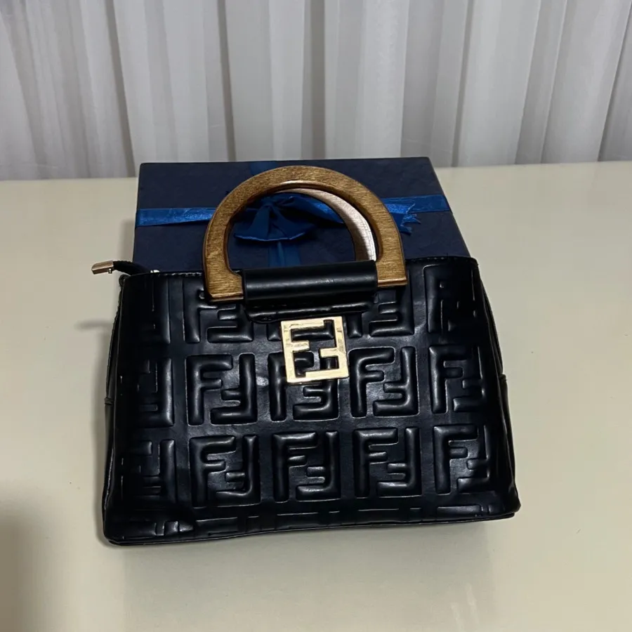 کیف طرح فندی