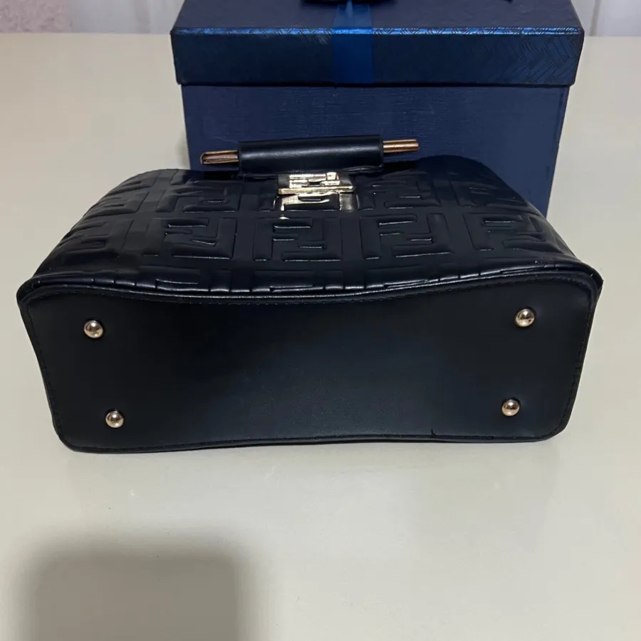 کیف طرح فندی