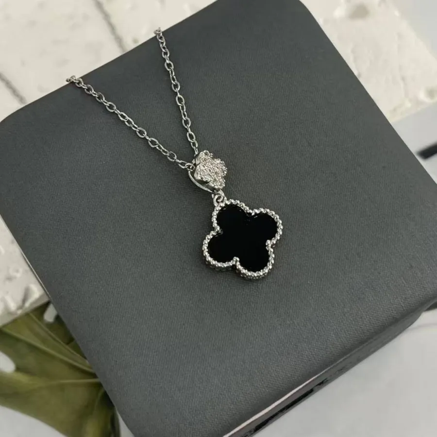 گردنبند ونکلیف