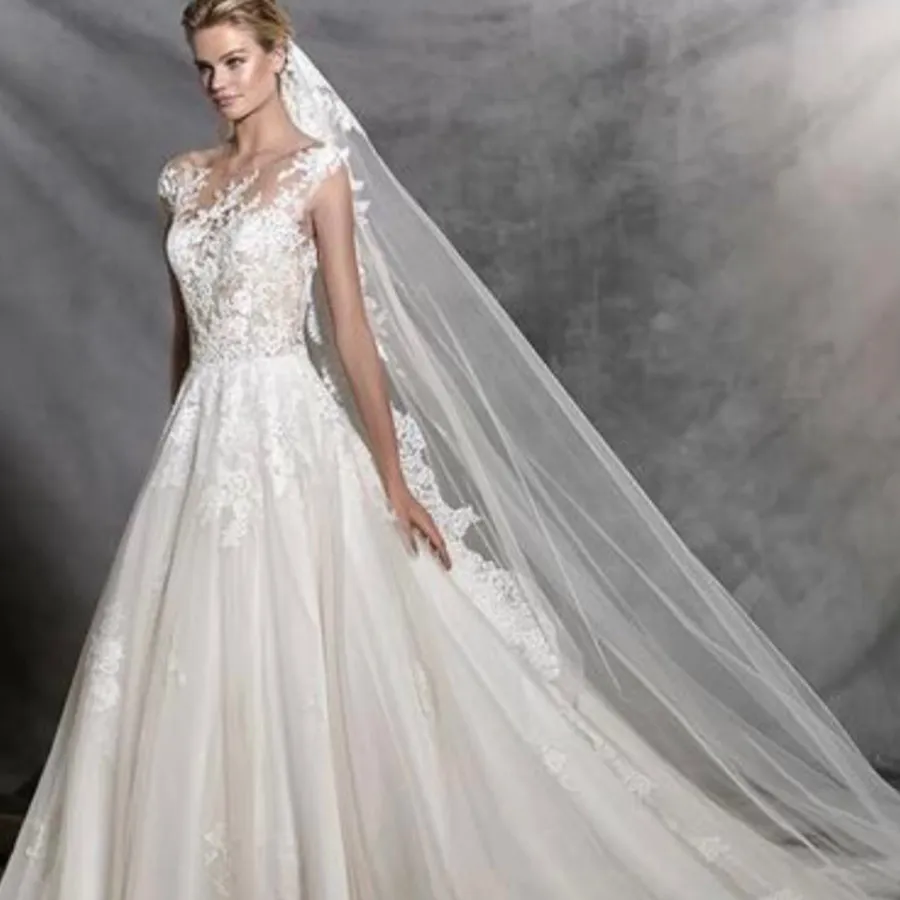 لباس عروس پرونویاس و تور