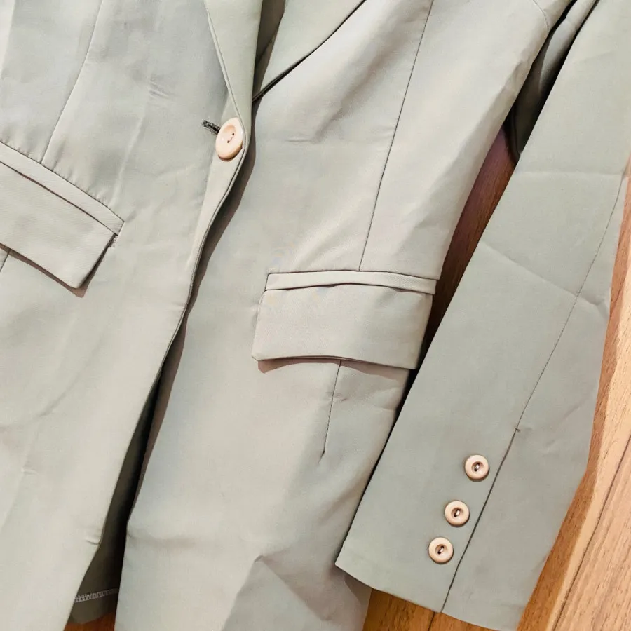 مانتو زیتونی