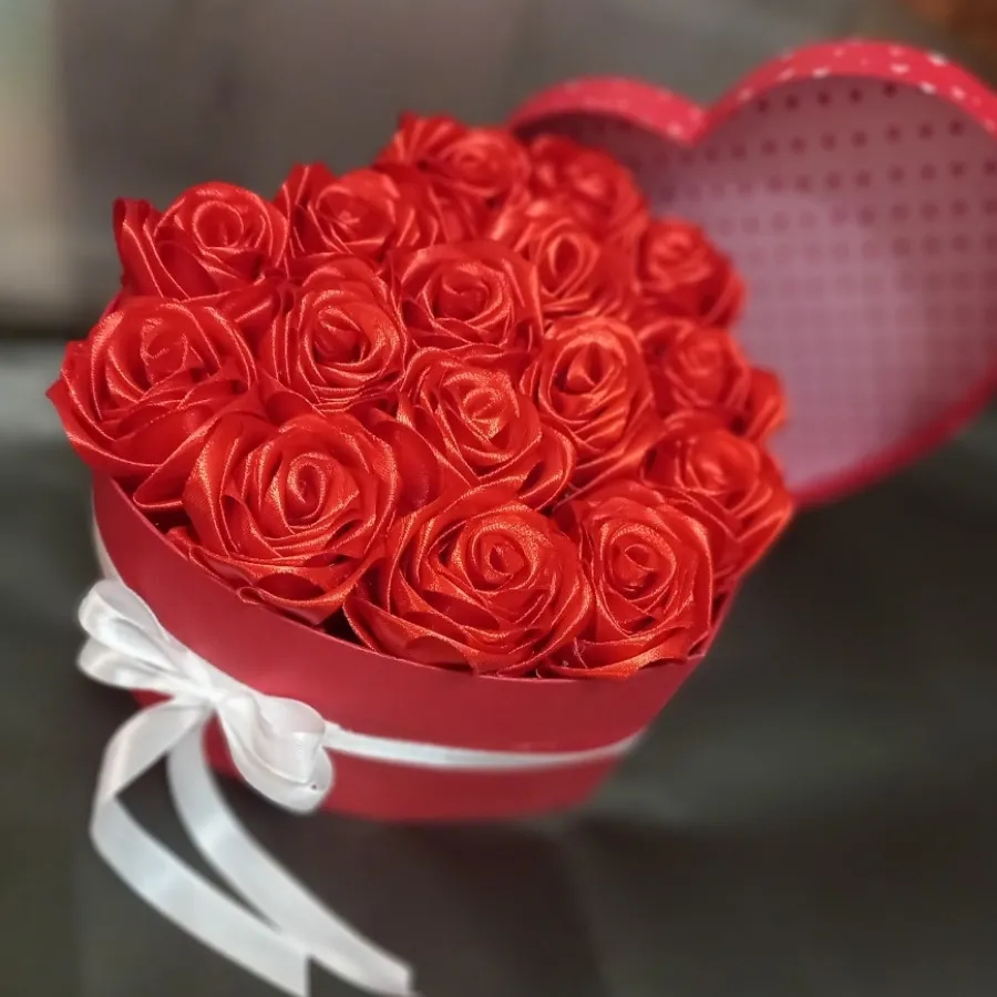 باکس 16 شاخه گل روبانی