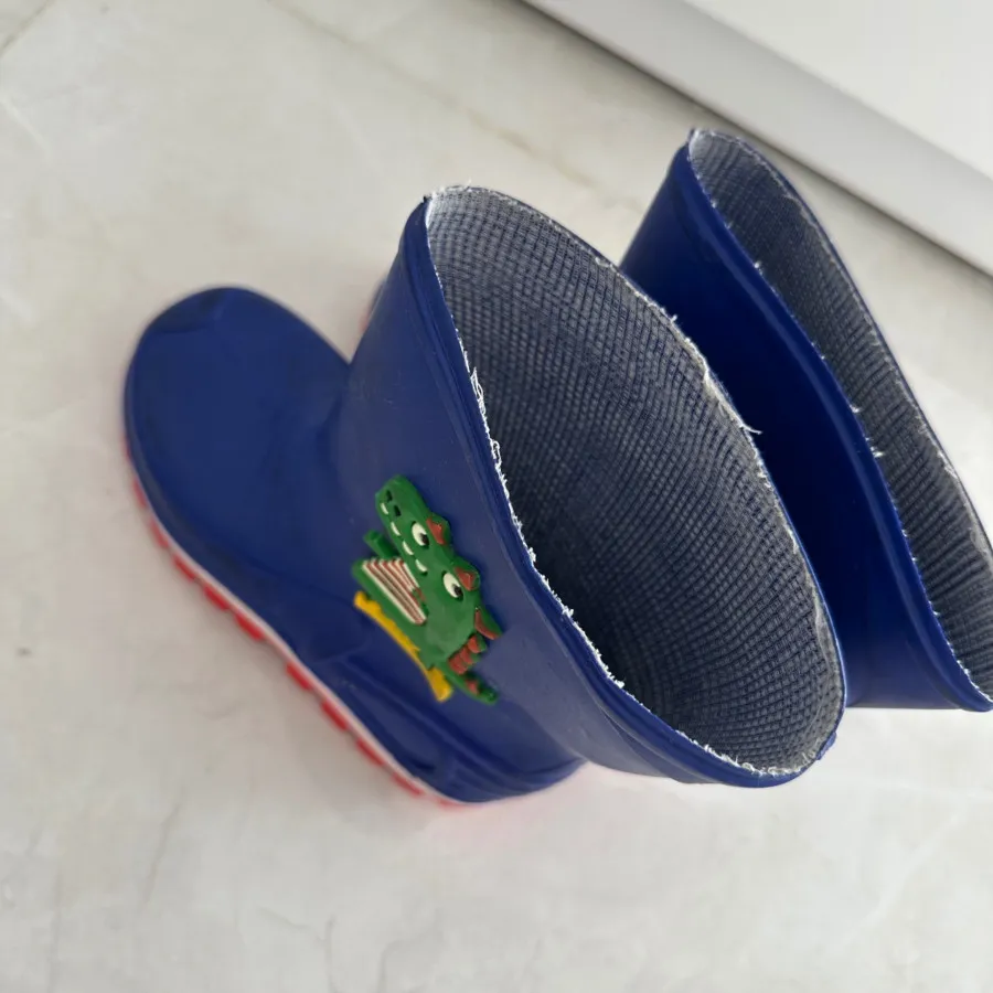 چکمه بچگانه