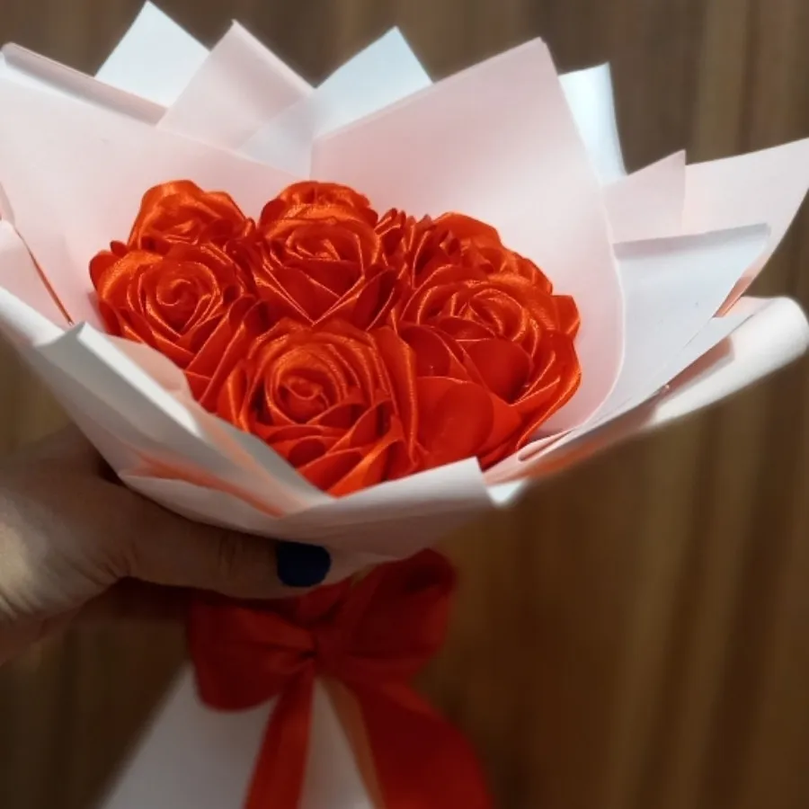 دسته گل روبانی 7شاخه قرمز