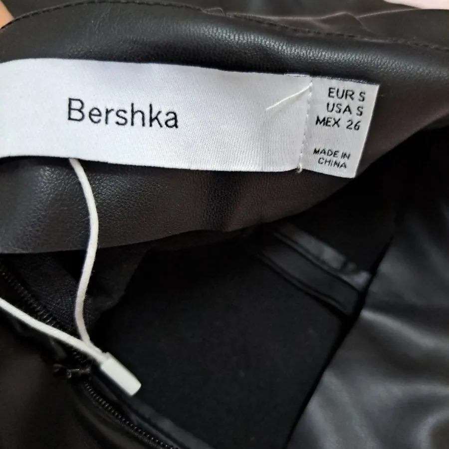 شلوارک چرم Bershka