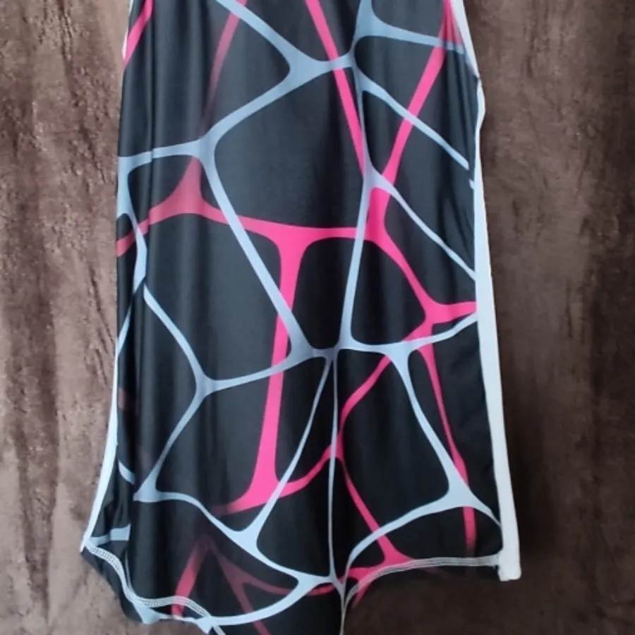 تاپ ورزشی زنانه