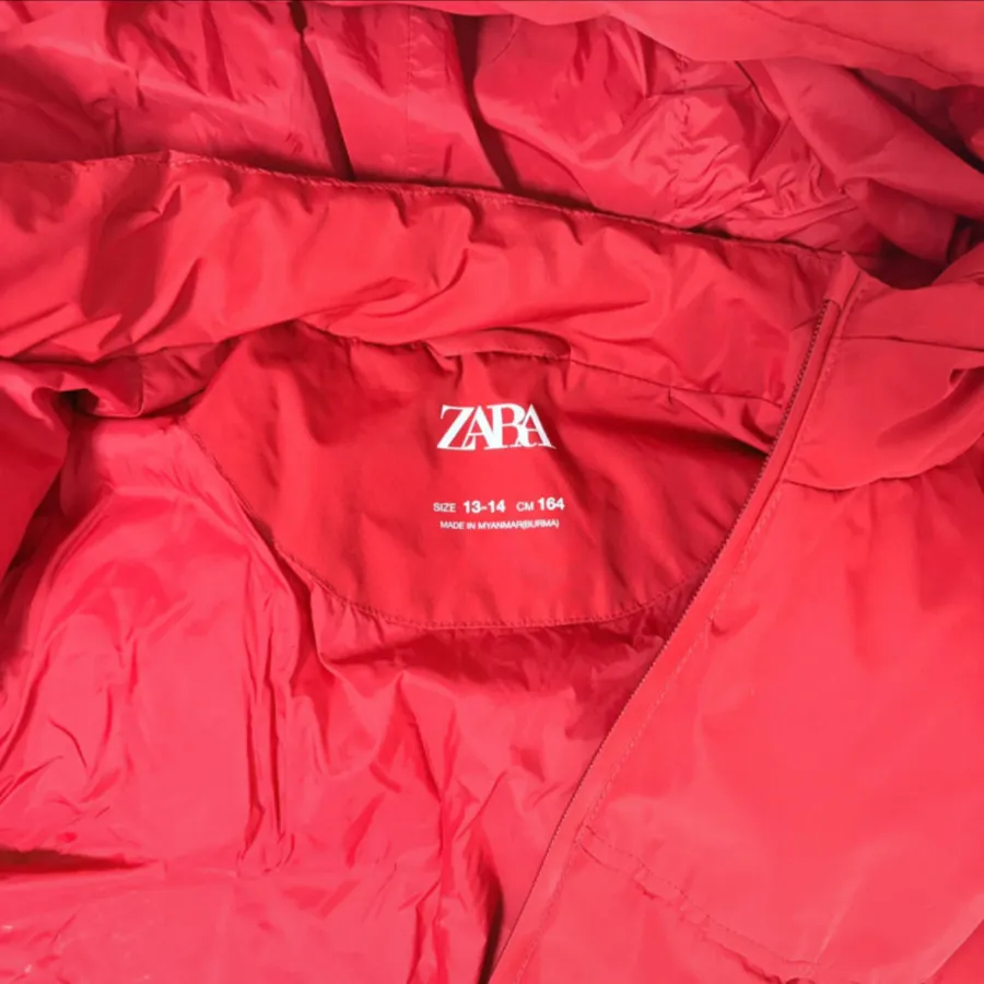 کاپشن قرمز زارا