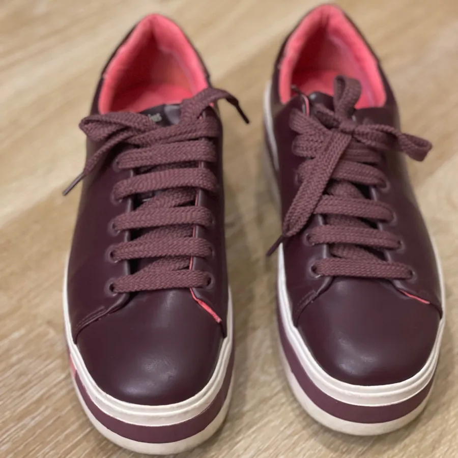 کتونی زرشکی