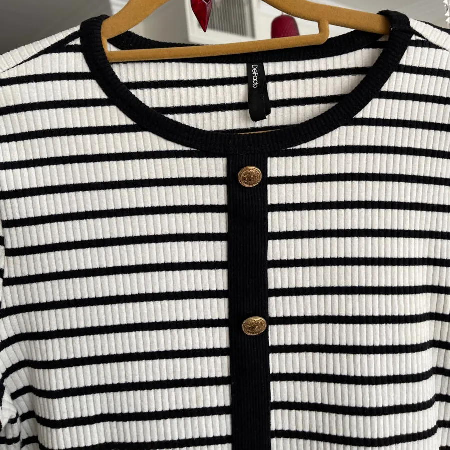 تی‌شرت زنانه