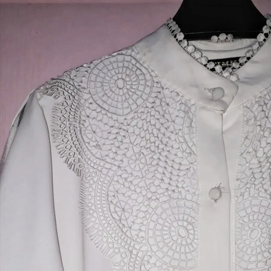 شومیز سفید گیپور دار