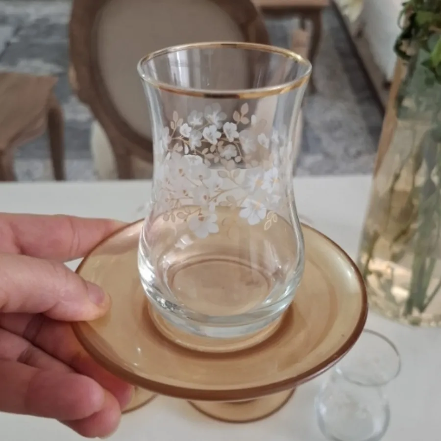 استکان نعلبکی لاو