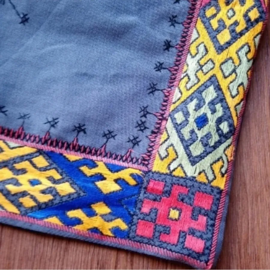 کاور کوسن سوزن دوزی