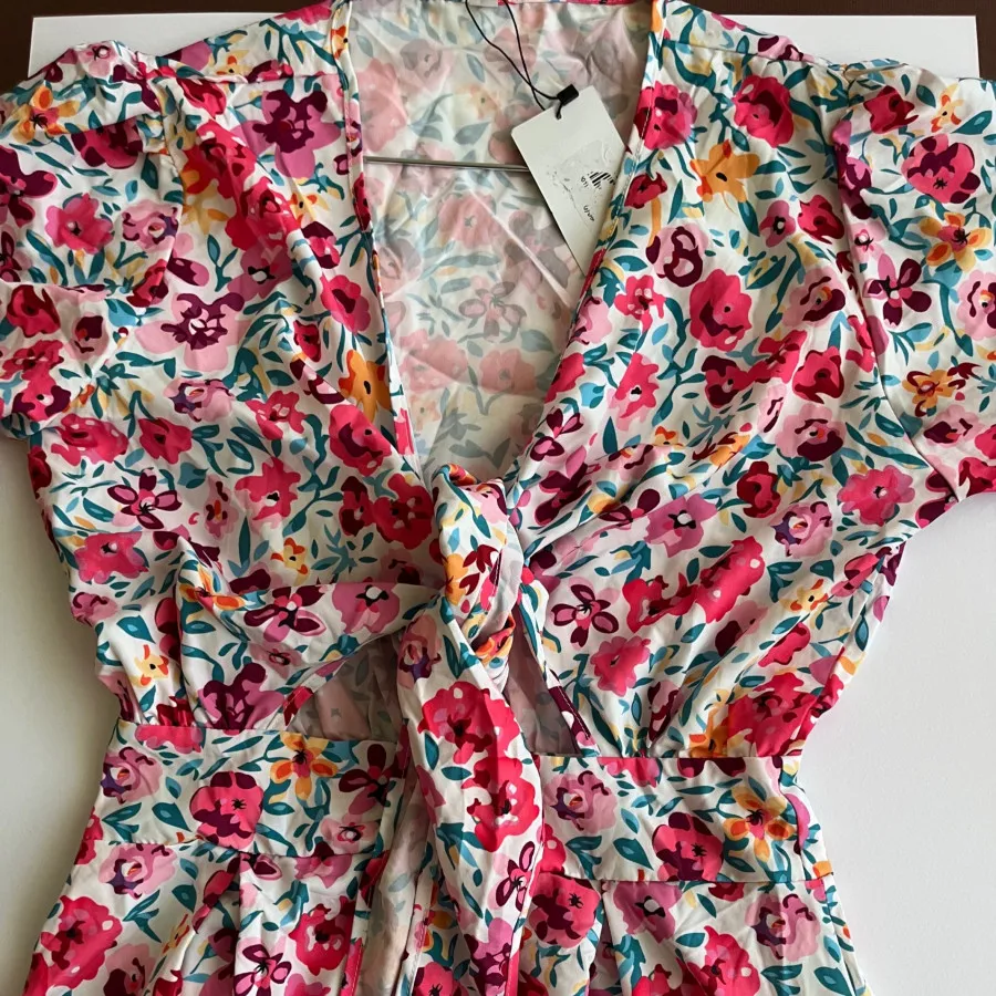 پیراهن گلدار جلوگره