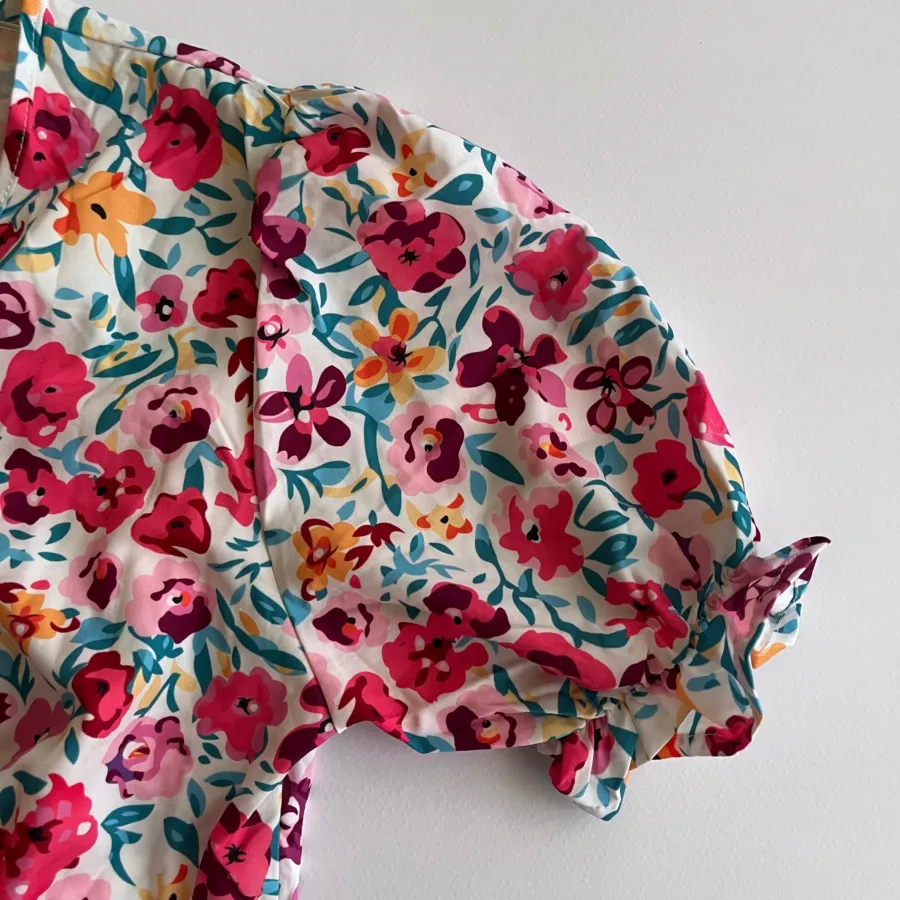 پیراهن گلدار جلوگره