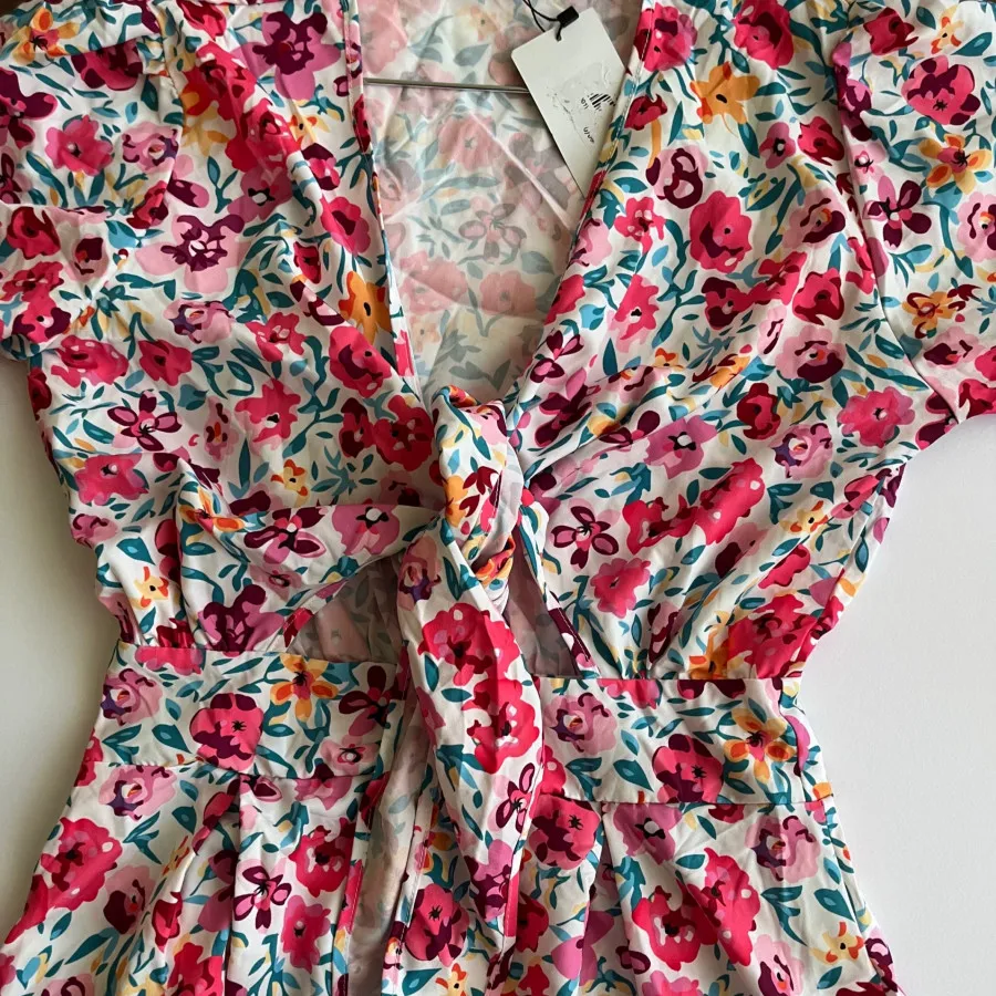 پیراهن گلدار جلوگره