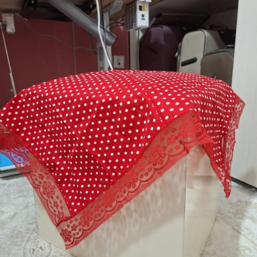 رومیزی خال خالی