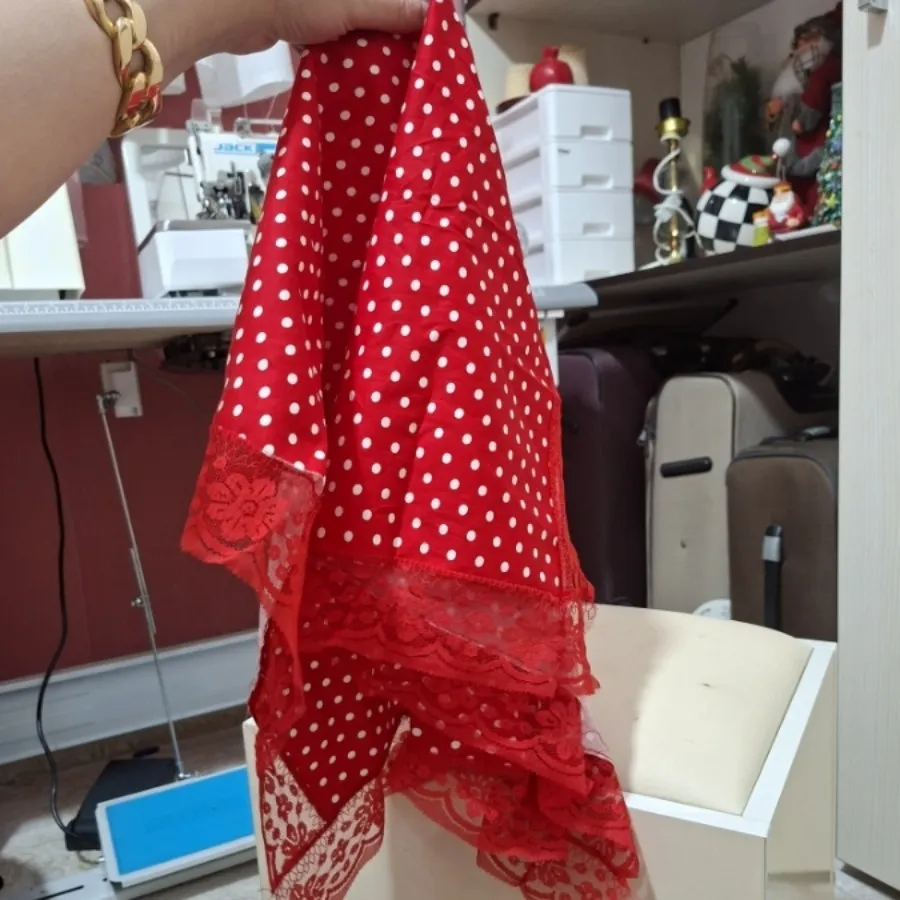 رومیزی خال خالی