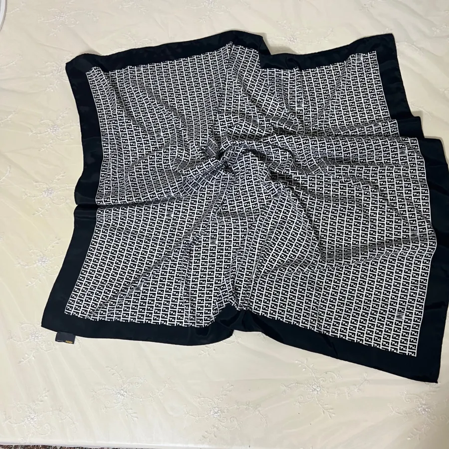 روسری اورجینال فندی