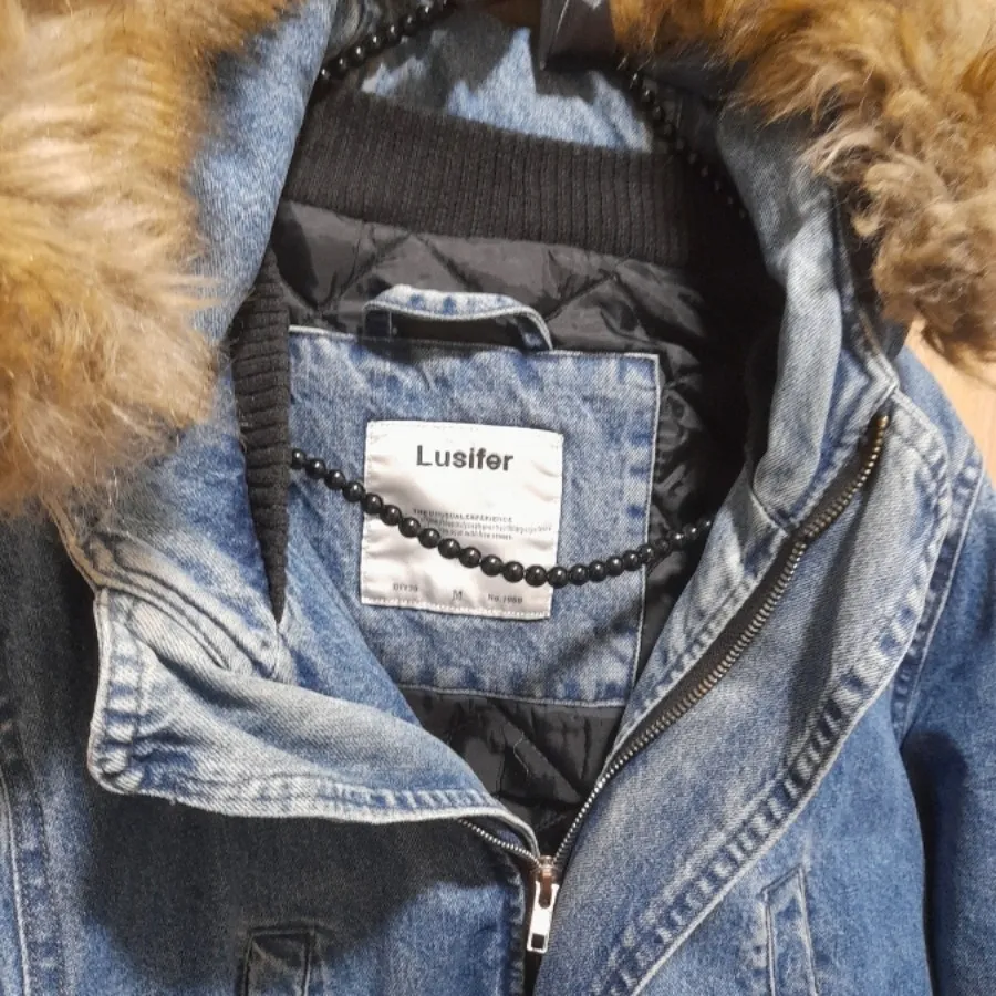 کاپشن جین لوسیفر