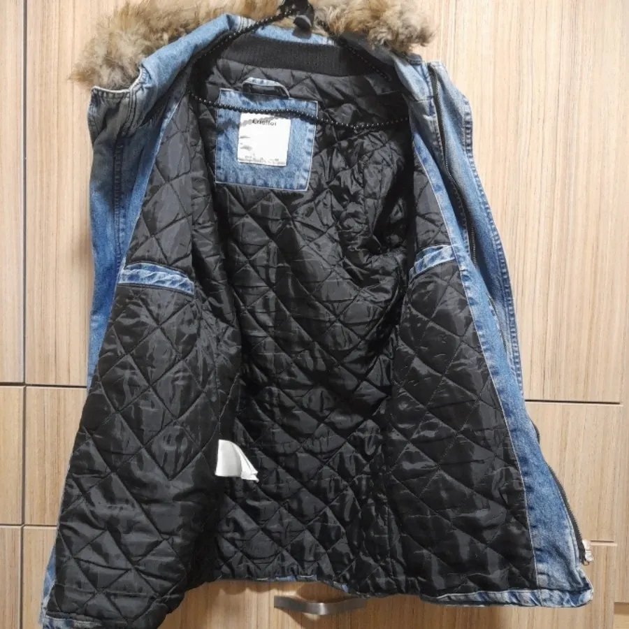 کاپشن جین لوسیفر