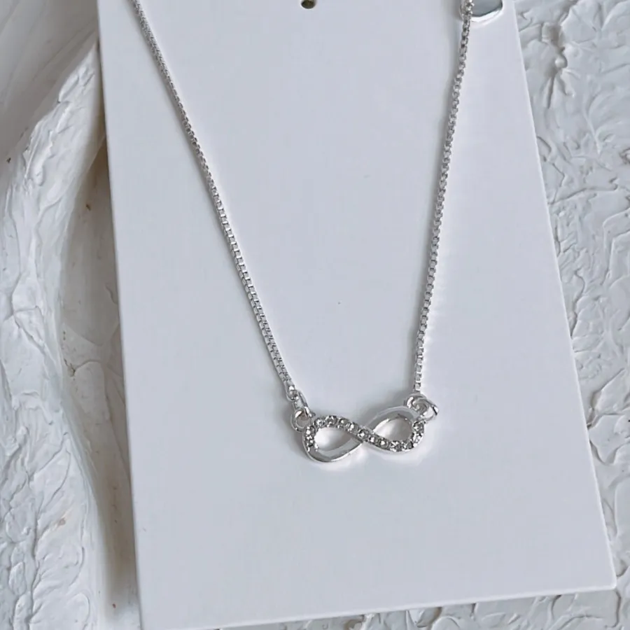 گردنبند بی نهایت