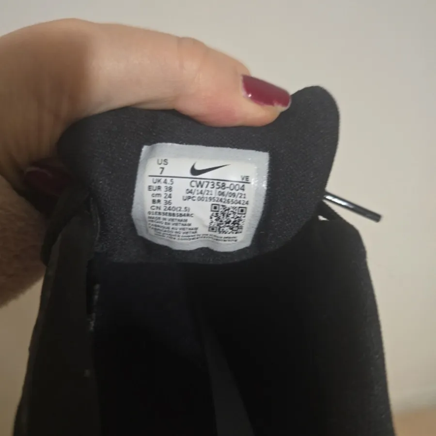 کتونی نایکی اصل سایز 38