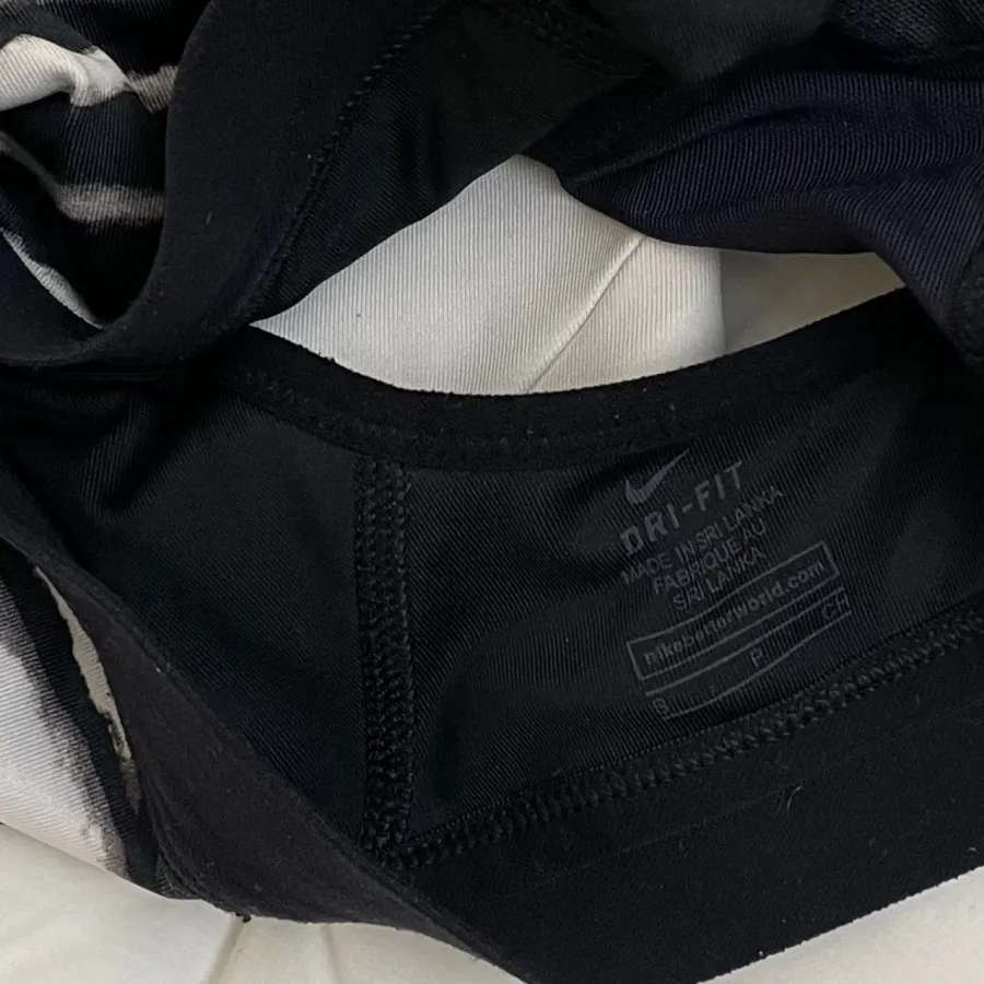 نیم تنه نایکی