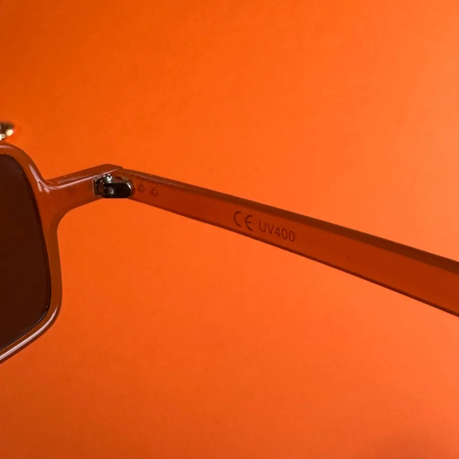 عینک آفتابی نارنجی