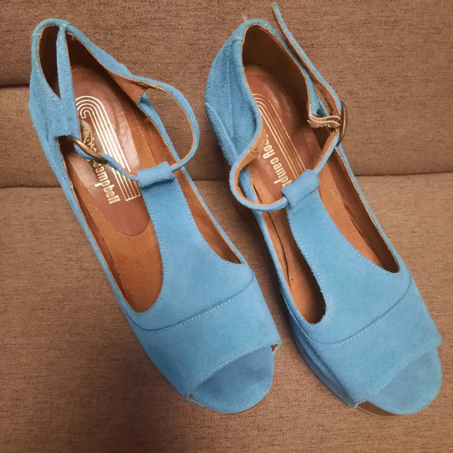 کفش برند آمریکایی