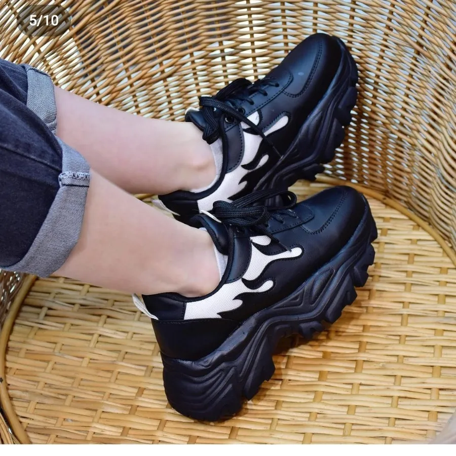 کفش کتانی لژبلندآتشی