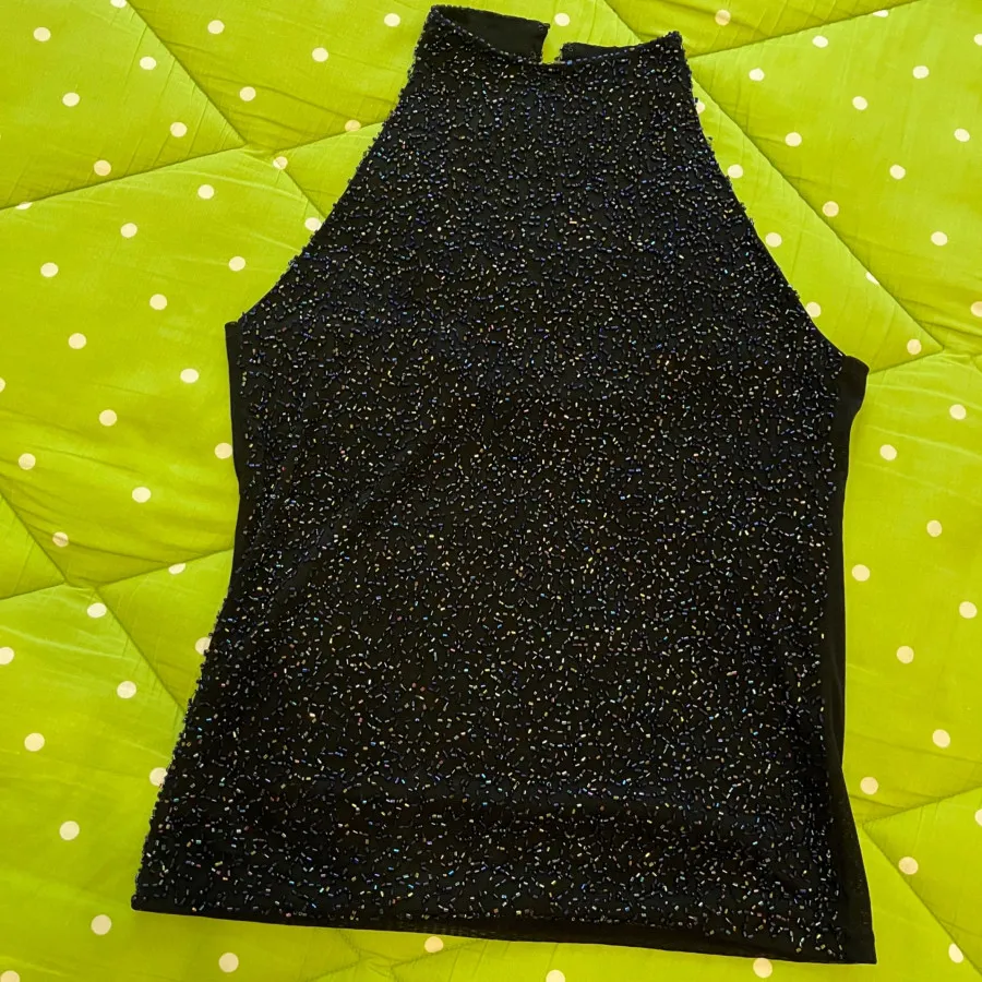 تاپ زنانه منجوق دوزی