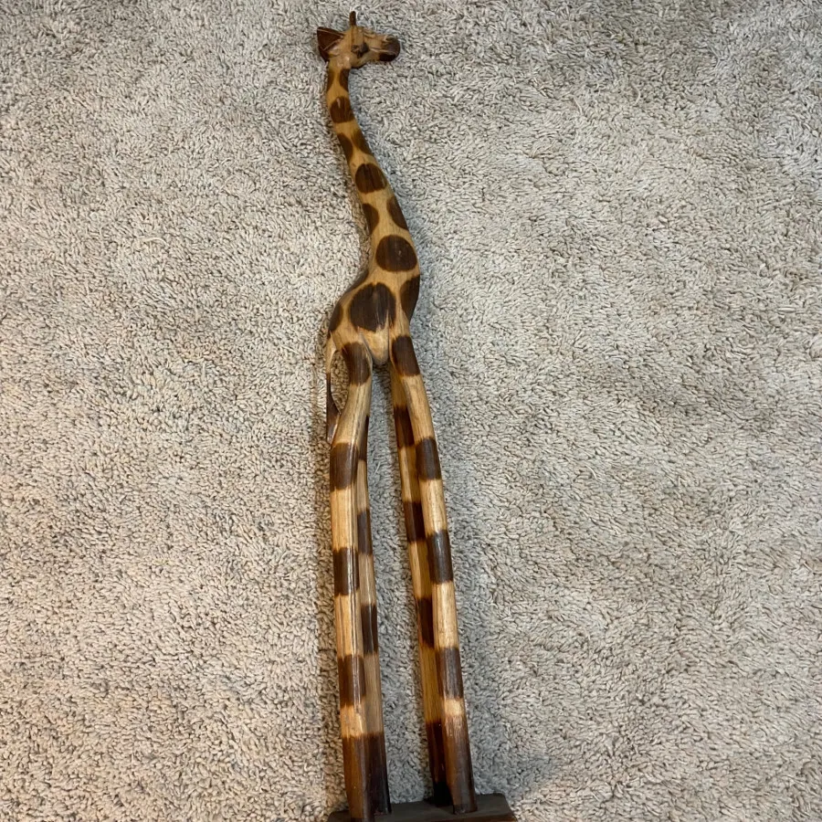 زرافه چوبی دستساز