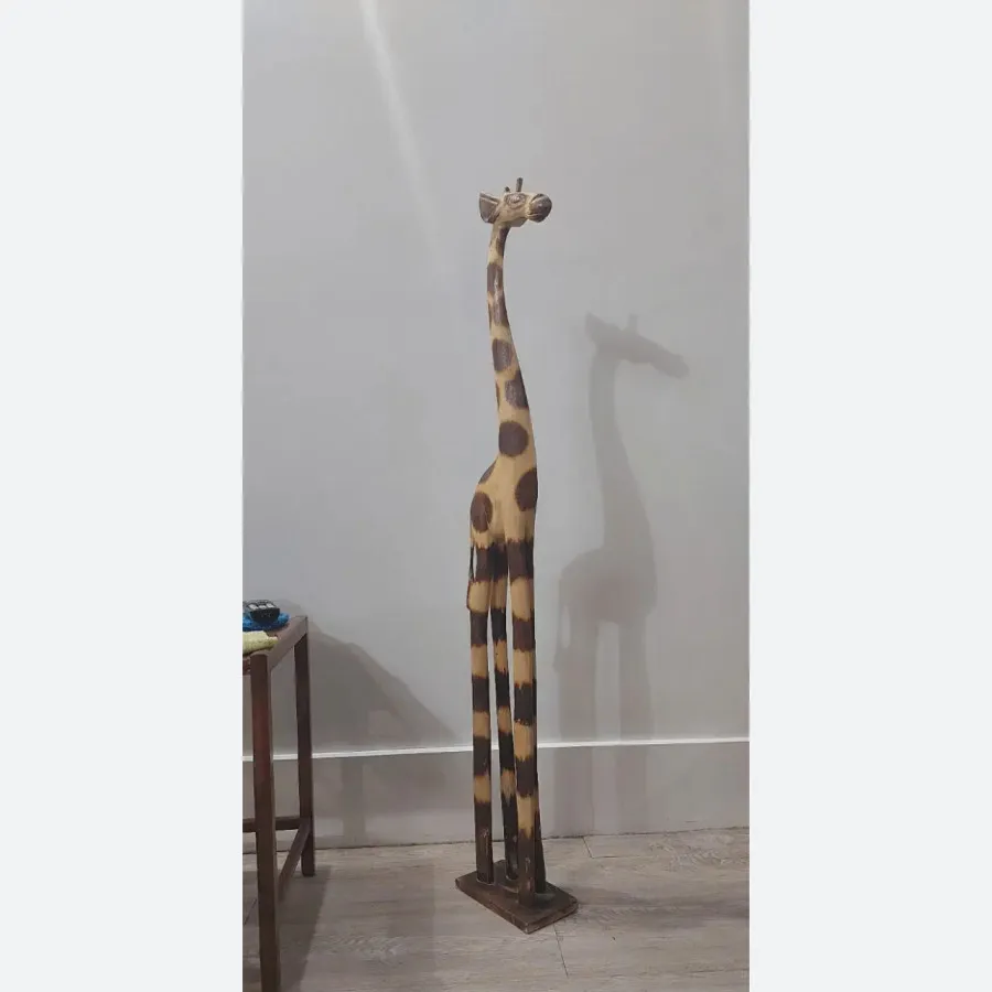 زرافه چوبی دستساز
