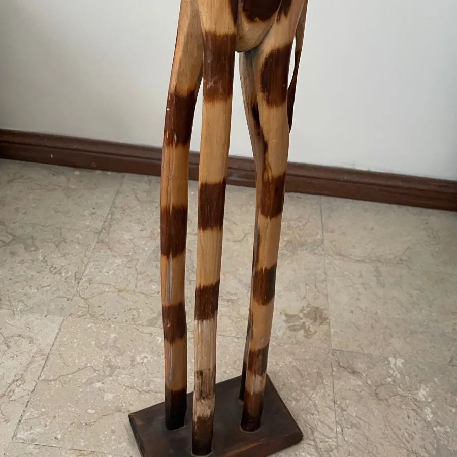 زرافه چوبی دستساز