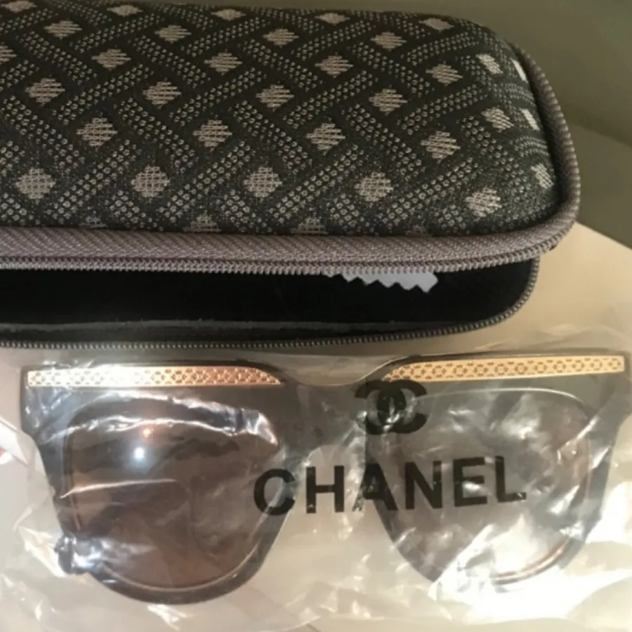 عینک با جا عینکی