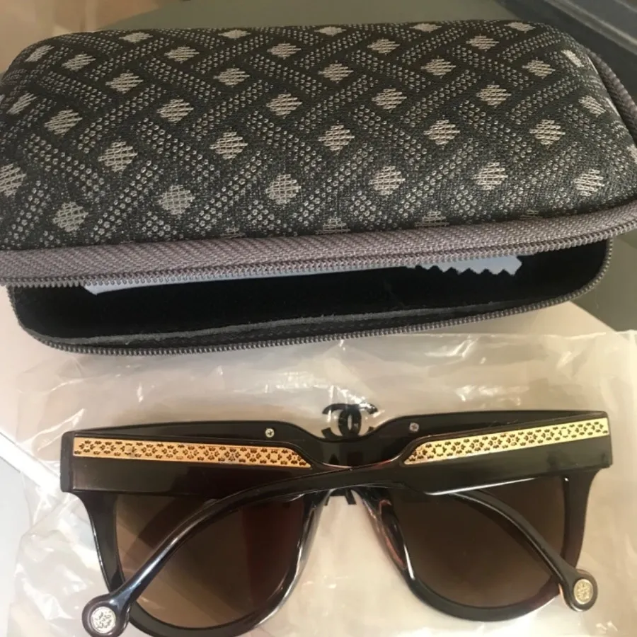 عینک با جا عینکی