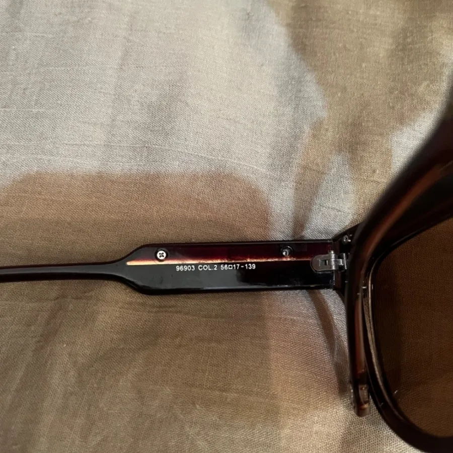 عینک با جا عینکی