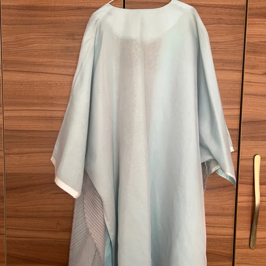 عبا ابی و نقره ای