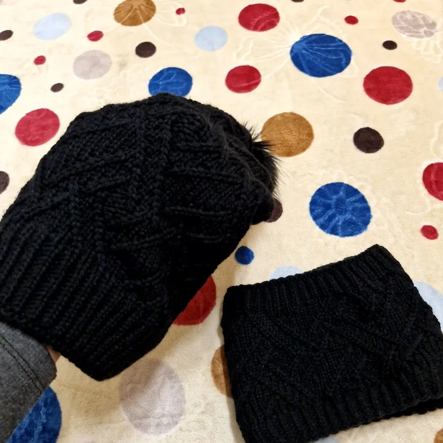 کلاه و گردنی بافت مشکی