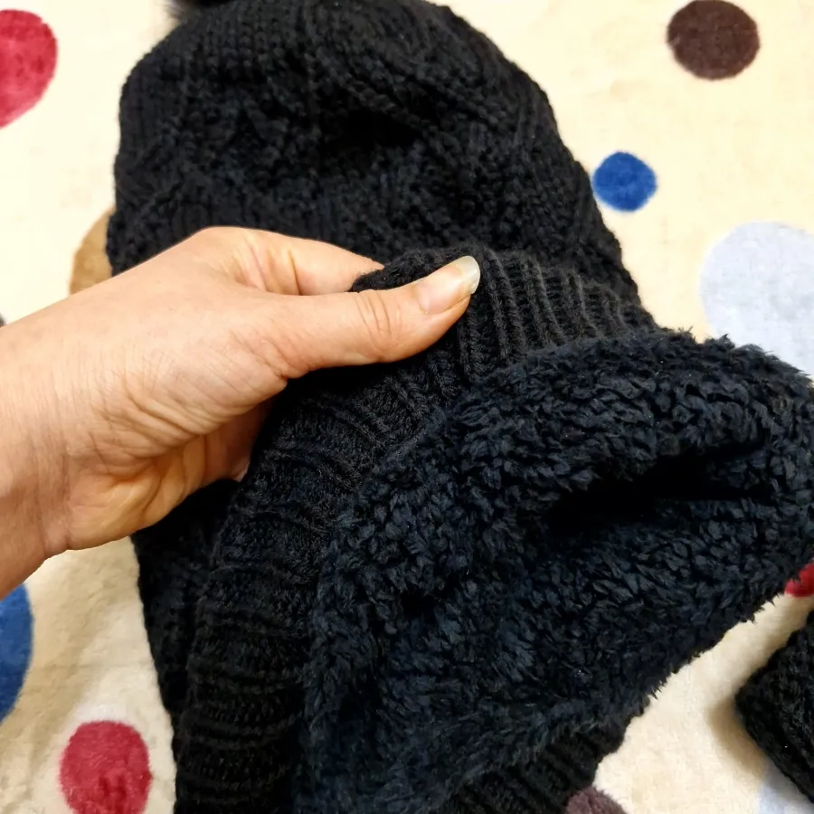 کلاه و گردنی بافت مشکی