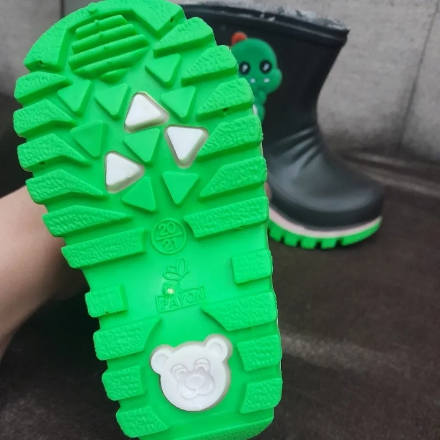 چکمه بچگانه