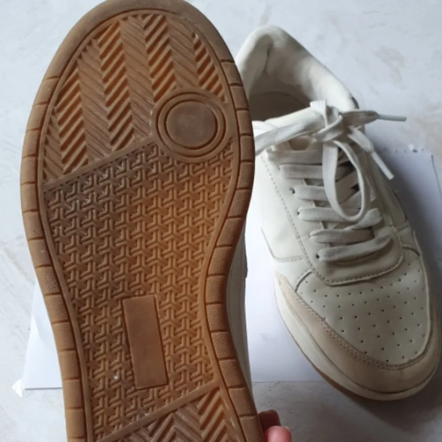 کتونی آلمانی اسمارا