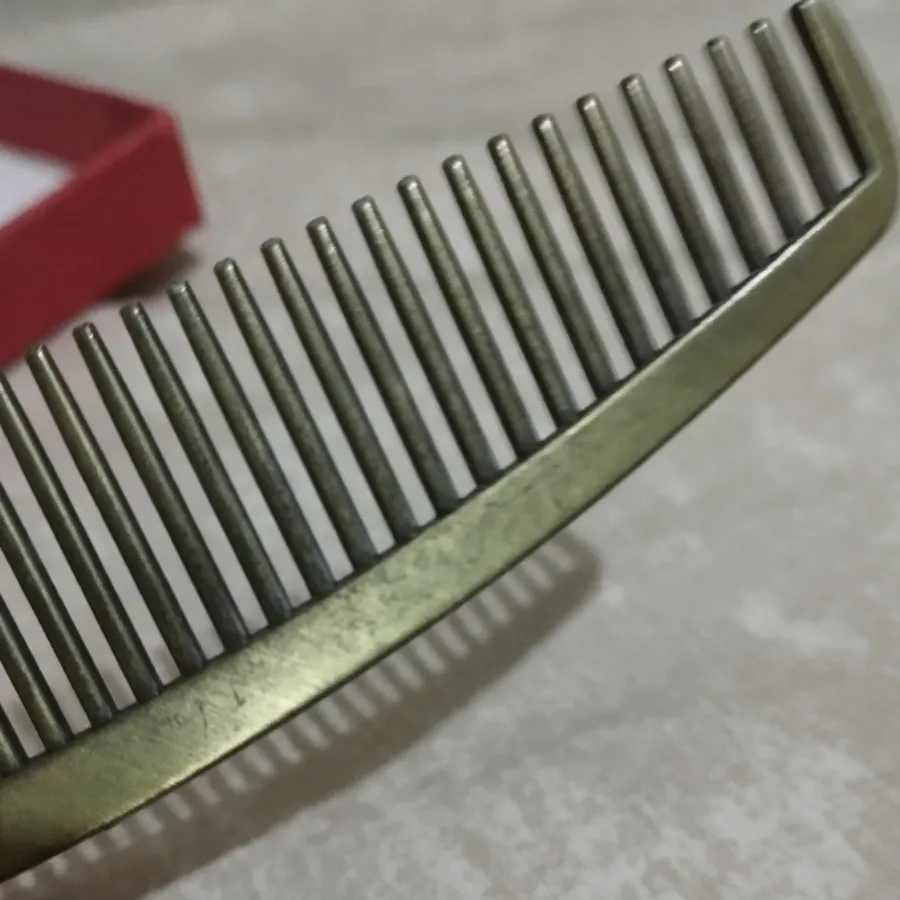 شانه و آینه فلزی