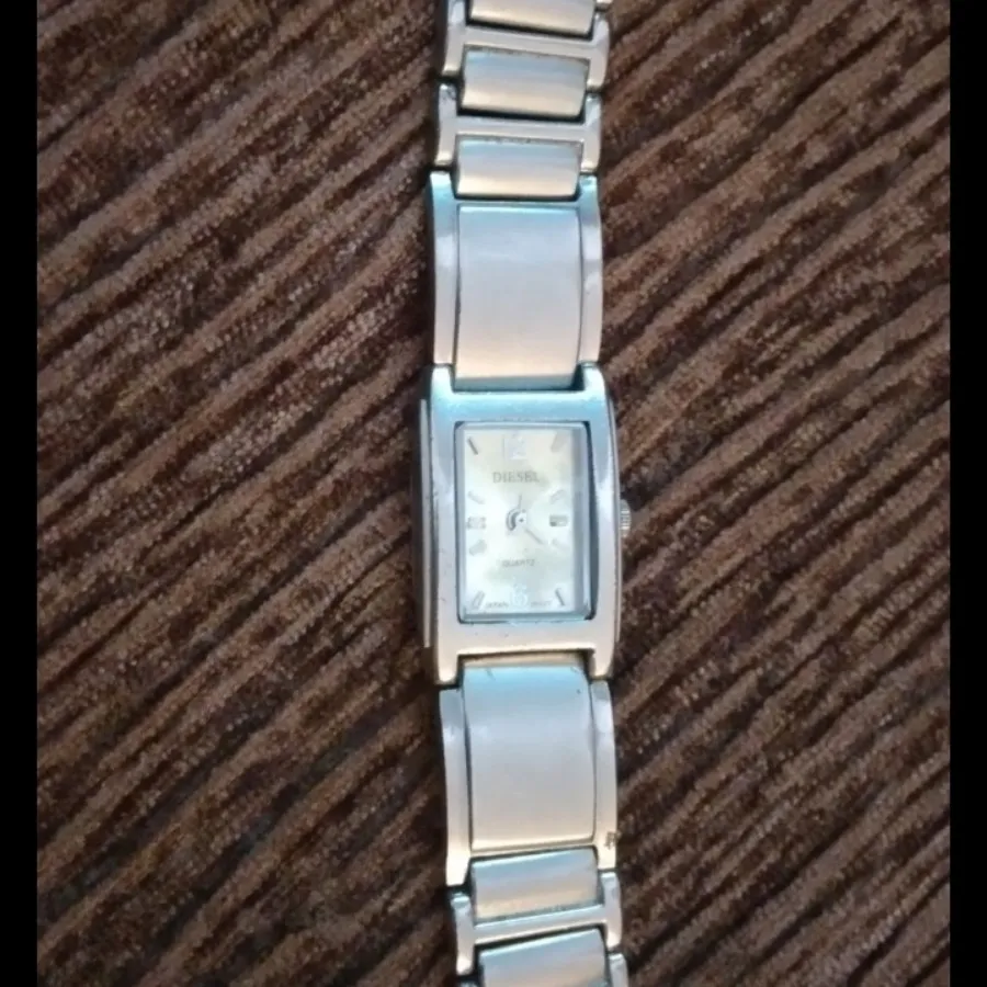 ساعت مچی دیزل زنانه قدیمی