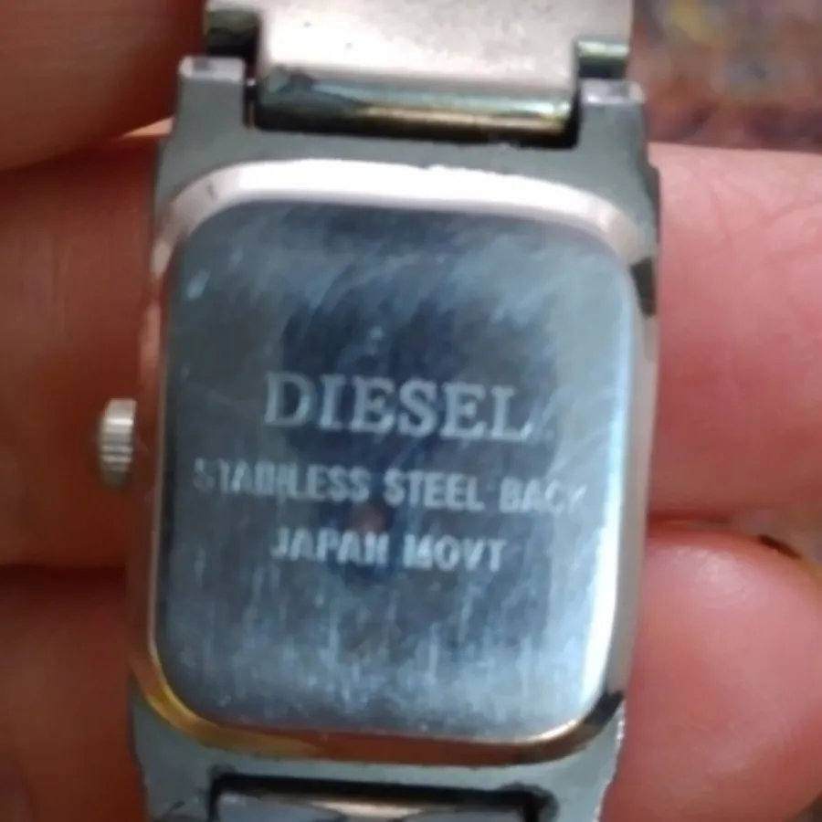 ساعت مچی دیزل زنانه قدیمی